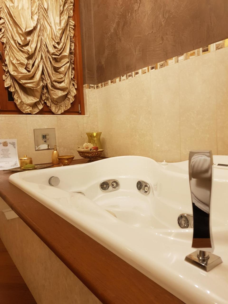 Il Sasso Bianco Bed & Breakfast Comerio Ngoại thất bức ảnh