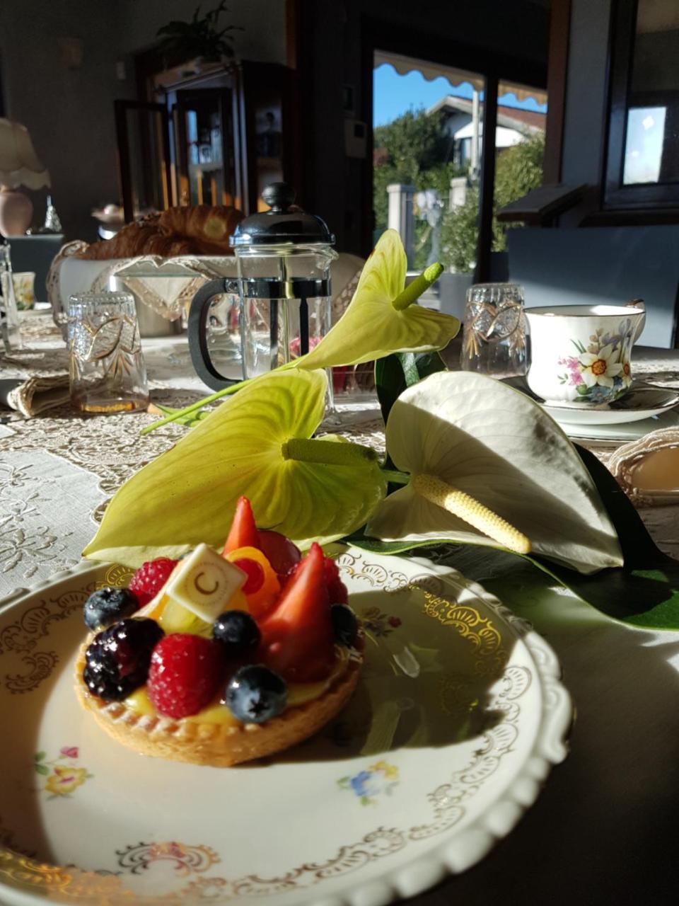Il Sasso Bianco Bed & Breakfast Comerio Ngoại thất bức ảnh